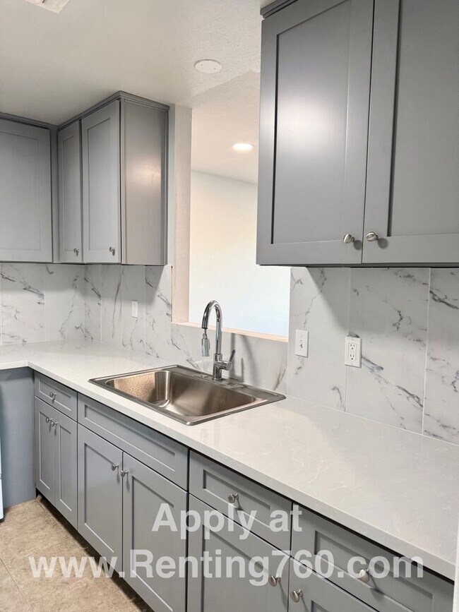 Building Photo - Newly Remodeled 2 Bed 1 Bath Near Downtown!