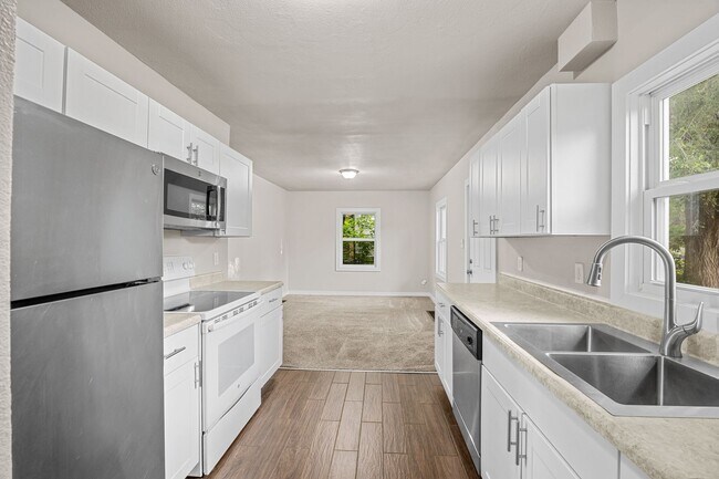 Building Photo - 2 Bedroom for Rent in Des Moines