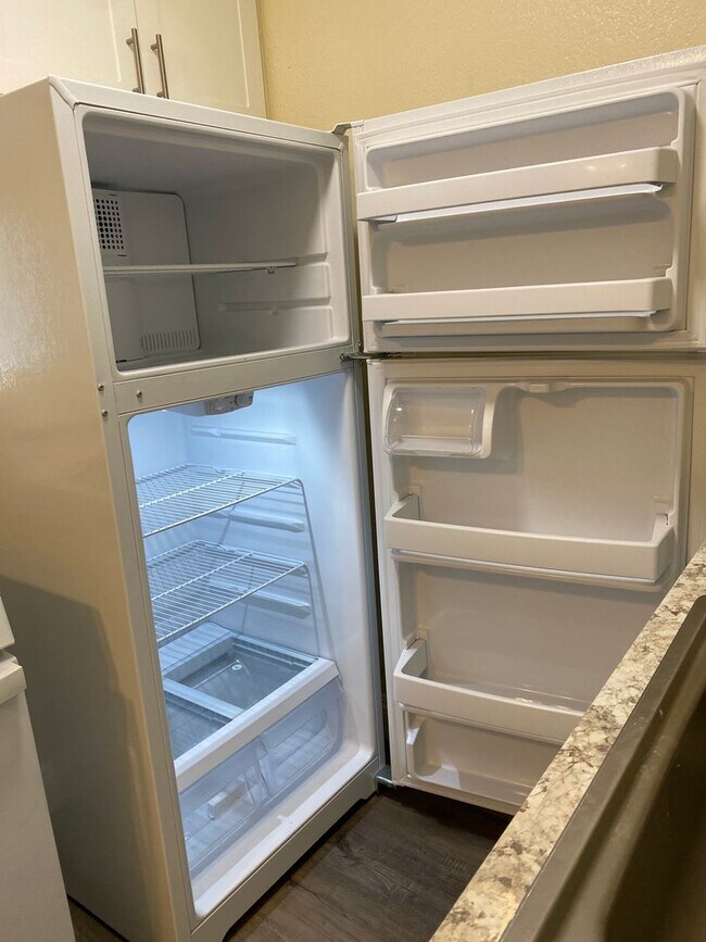 Building Photo - Welcome to SkyView Villa & Somerset Apartments!