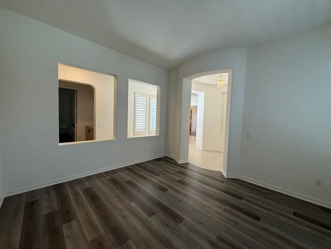 Building Photo - 4 bed, 3 1/2 bath beautiful home Wood Ranc...
