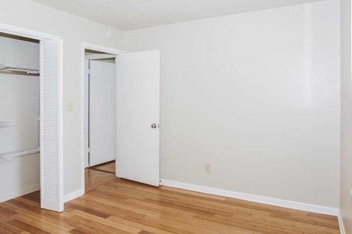 Building Photo - 203 Bumblebee Dr