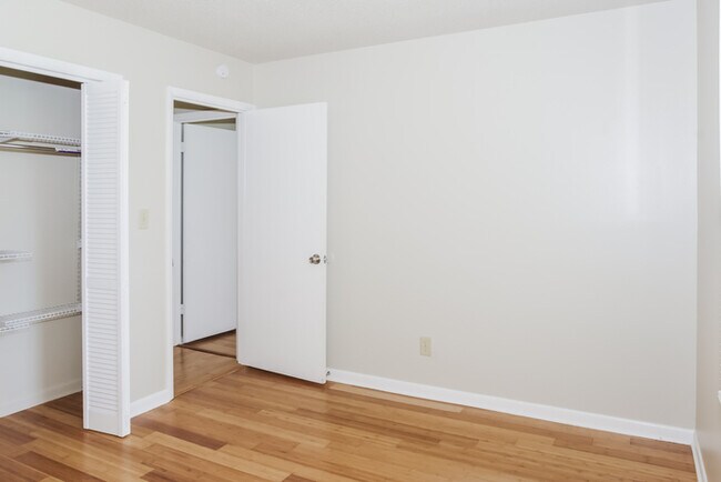 Building Photo - 203 Bumblebee Dr