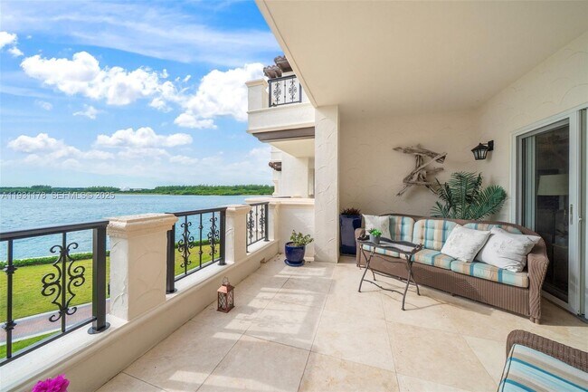 Building Photo - 2332 Fisher Island Dr