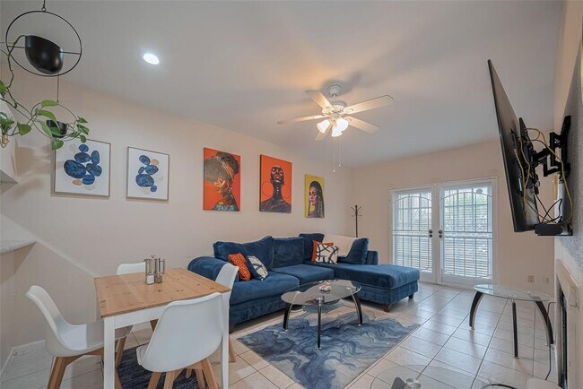 Building Photo - 2121 El Paseo St