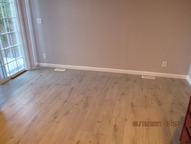 Building Photo - Remodeled !  Hardwood Flooring Throughout & New Carpet in Bedrooms, Tile, Granite, Large Living r...