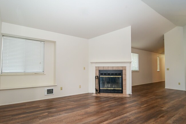 Building Photo - Prime Ballard Location 3 BR/2BA Home - Ava...