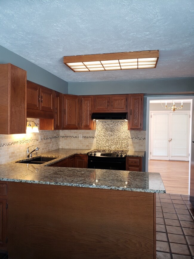 Building Photo - 1894 S Foothill Dr