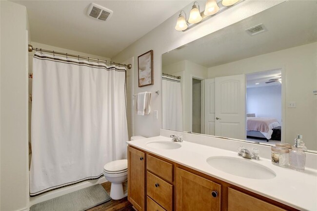 Building Photo - 9017 Norwich Castle