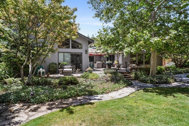 Building Photo - 24421 Summerhill Ave