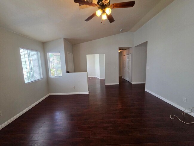 Building Photo - Cozy 3 Bedroom Single Story Home with a Den