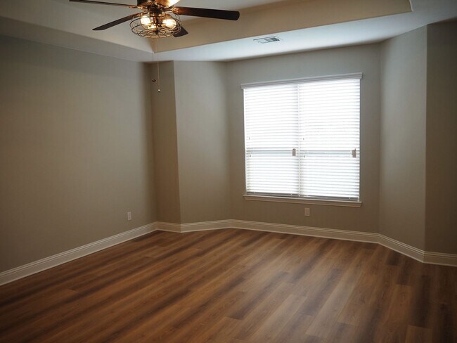 Building Photo - 4129 S Broadway Ave