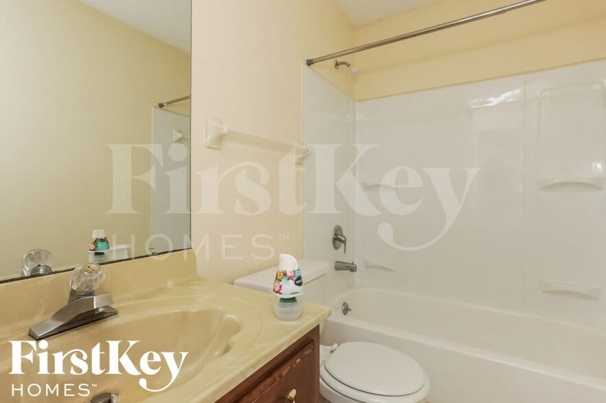 Building Photo - 4877 Summitridge Dr
