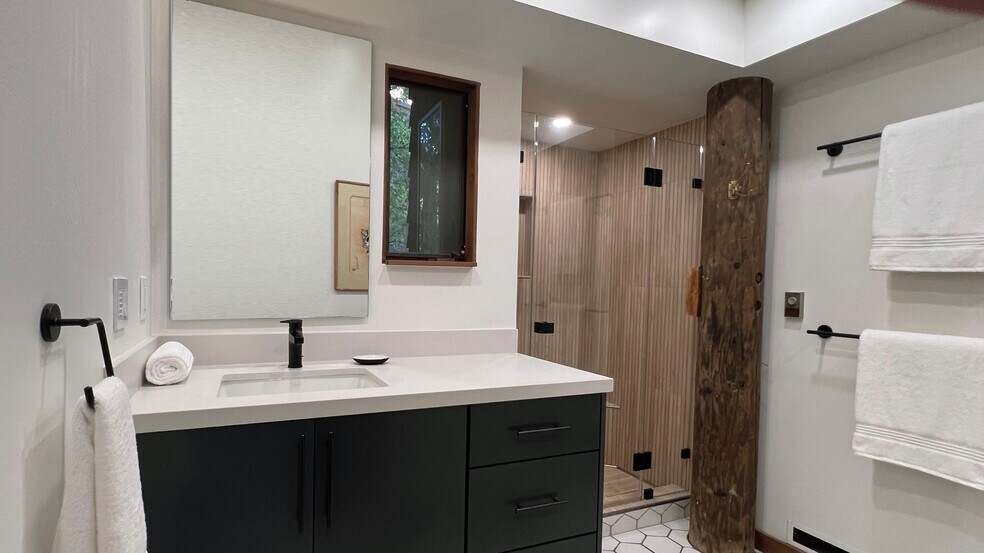 Building Photo - 1120 Sterling Ave