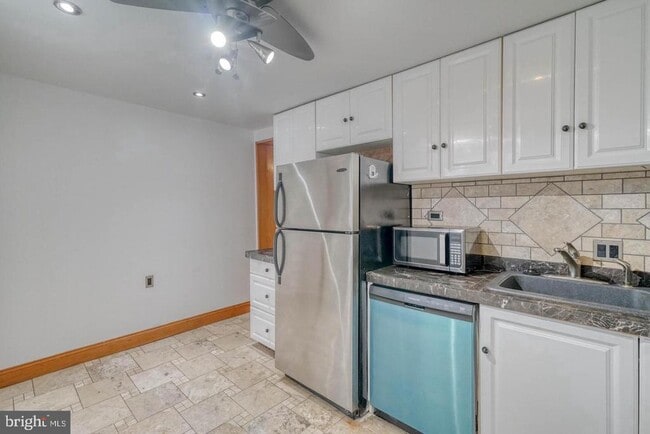 Building Photo - 2658 E Dauphin St