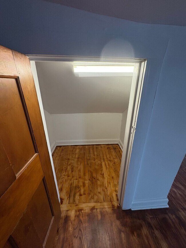 Building Photo - 118 College Pl