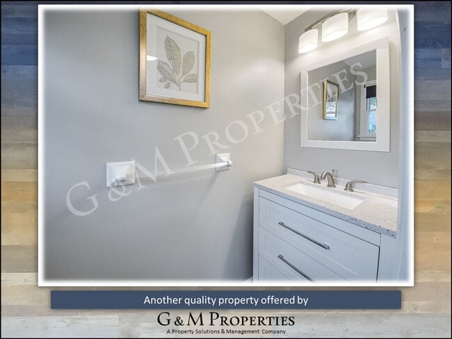 Building Photo - 2-Bd Townhome - On University Avenue!