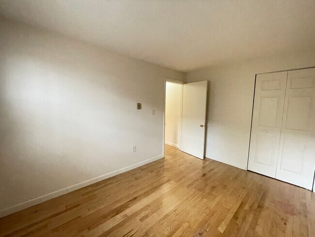 Building Photo - 175 Loudon Rd