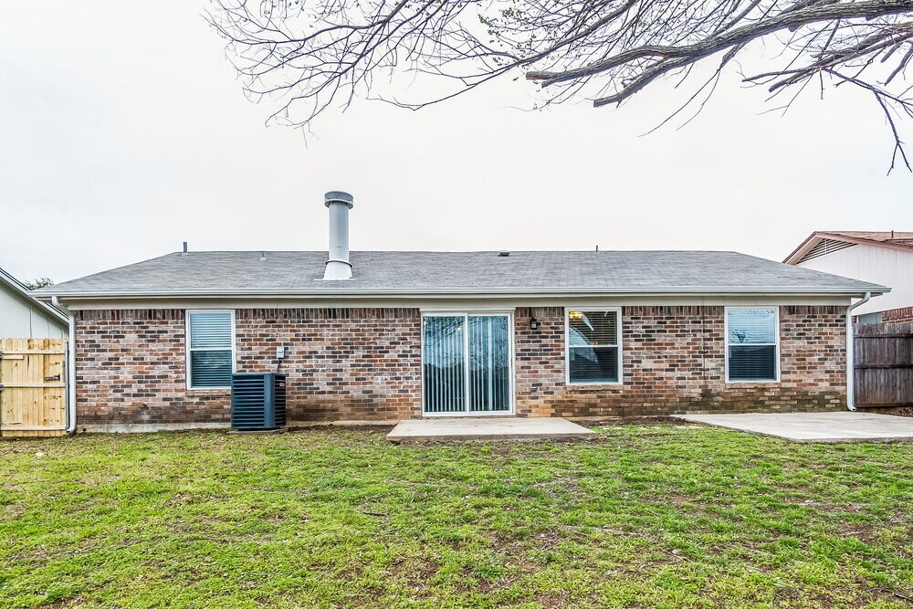 Building Photo - 1816 Hunting Green Dr