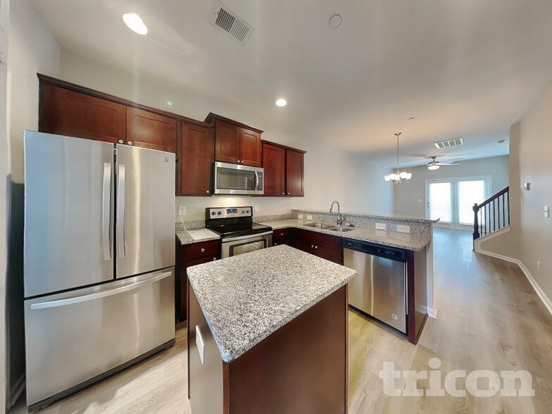 Building Photo - 302 Woodfern Ct
