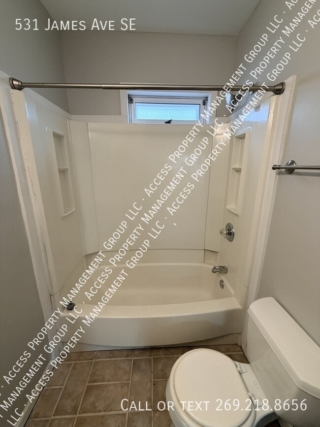 Building Photo - 531 James Ave SE