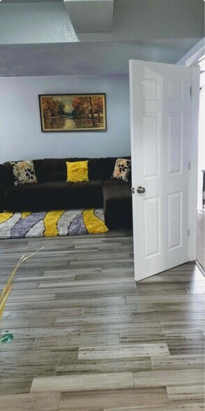 Building Photo - 4108 Liverpool St