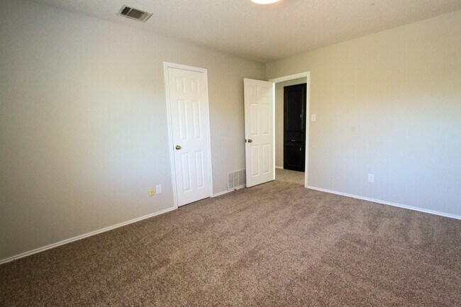 Building Photo - Updated 4 Bedroom • 2.5 Bath • West Round Rock • Downstairs Primary Suite • Two Living Areas • La...