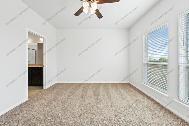 Building Photo - $250 OFF FIRST MONTHS RENT