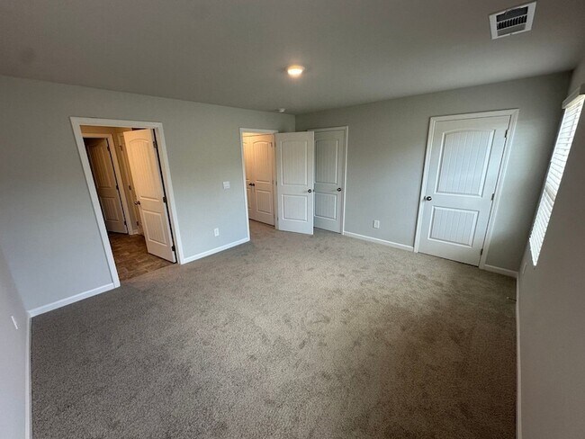 Building Photo - 812 Quinn Dr