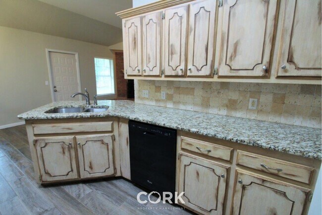 Building Photo - 927 Castle Rd