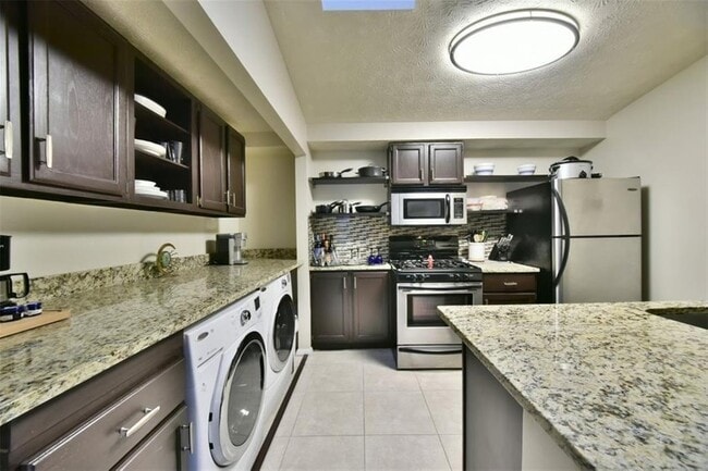 Building Photo - 1282 Keys Lake Dr NE