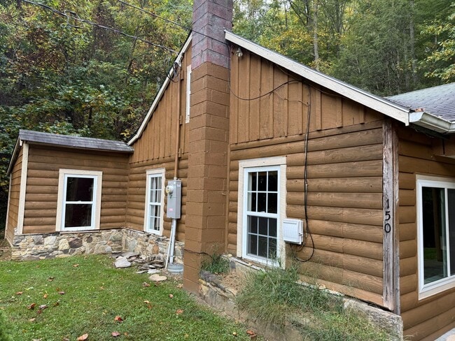 Building Photo - 150 Smith St