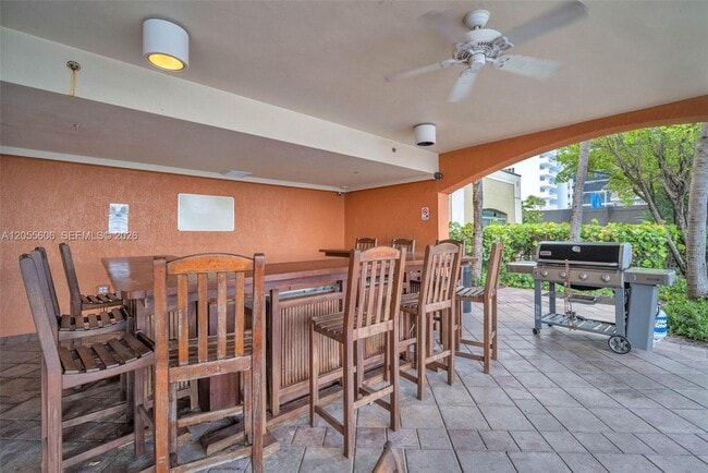 Building Photo - 2065 S Ocean Dr