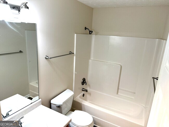 Building Photo - 228 Solomon Dr