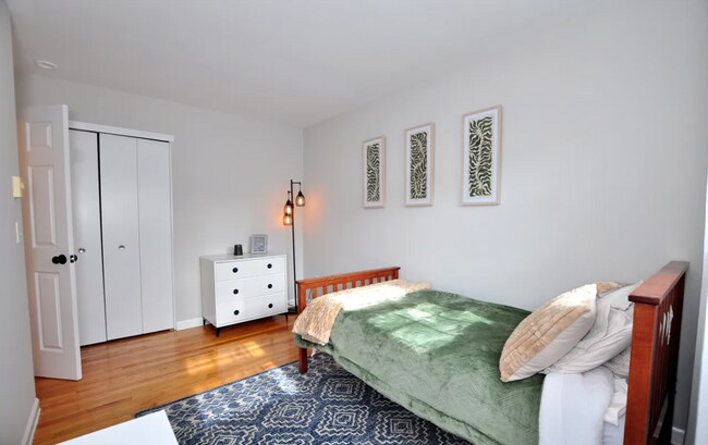 Building Photo - 5 Tunxis Pl