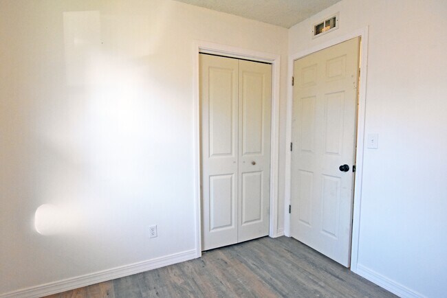Building Photo - 30 Bayberry Ln