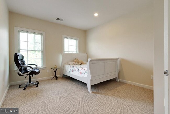 Building Photo - 26030 Blackberry Knoll Ct