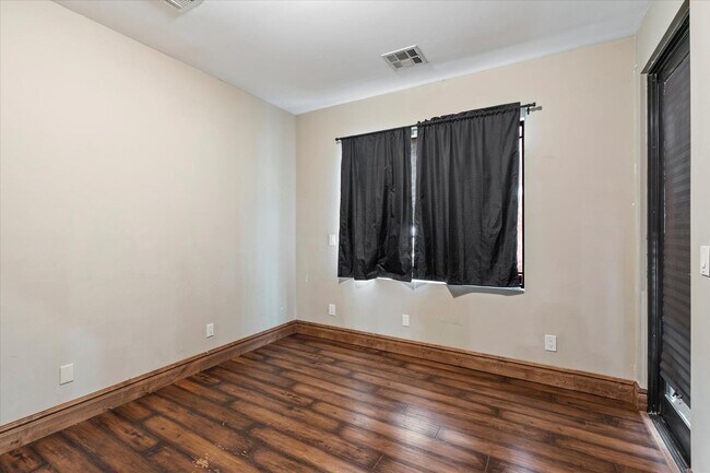 Building Photo - 1629 W Willetta St