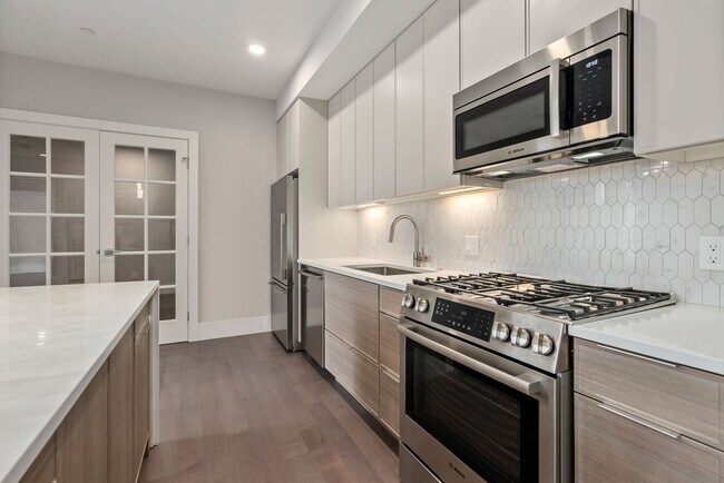 Building Photo - Jamaica Plain spacious studio w/ central a...