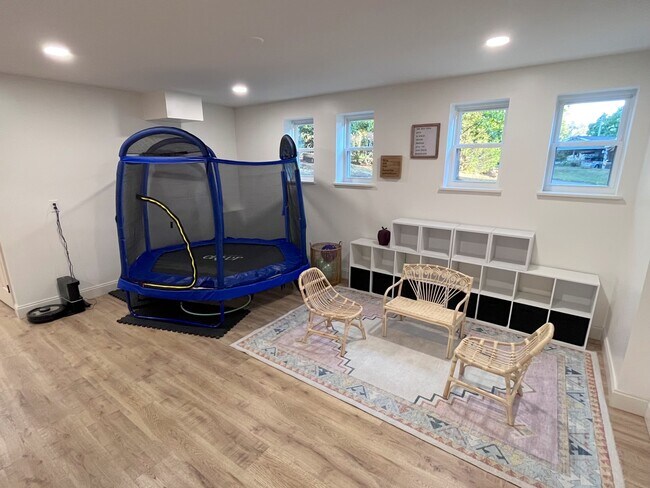 Building Photo - 1140 Park Hill Cir