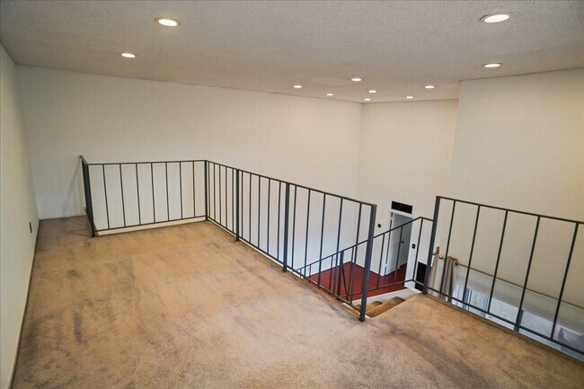 Building Photo - 1339 N Columbus Ave