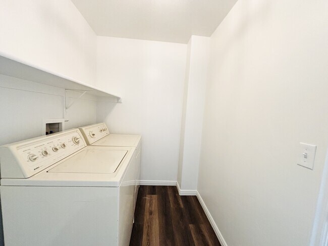 Building Photo - 1094 1825 W