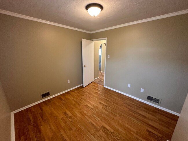 Building Photo - 3805 Brightway St