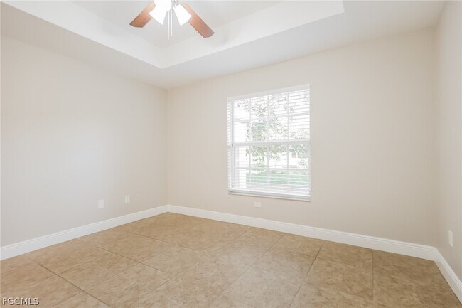 Building Photo - 1018 Card St E