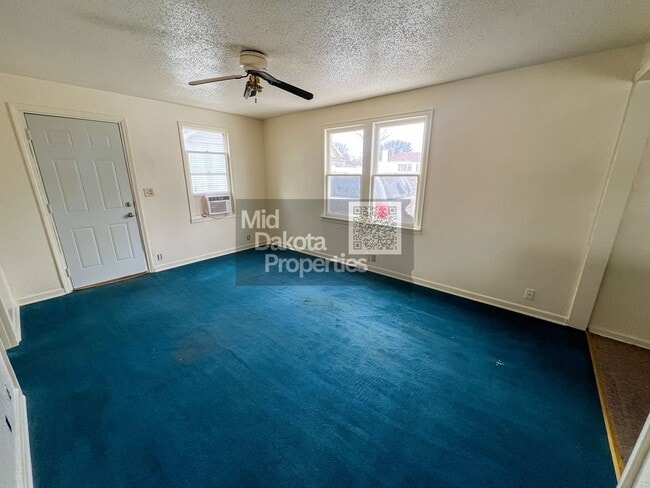 Building Photo - 216 W 12th Ave