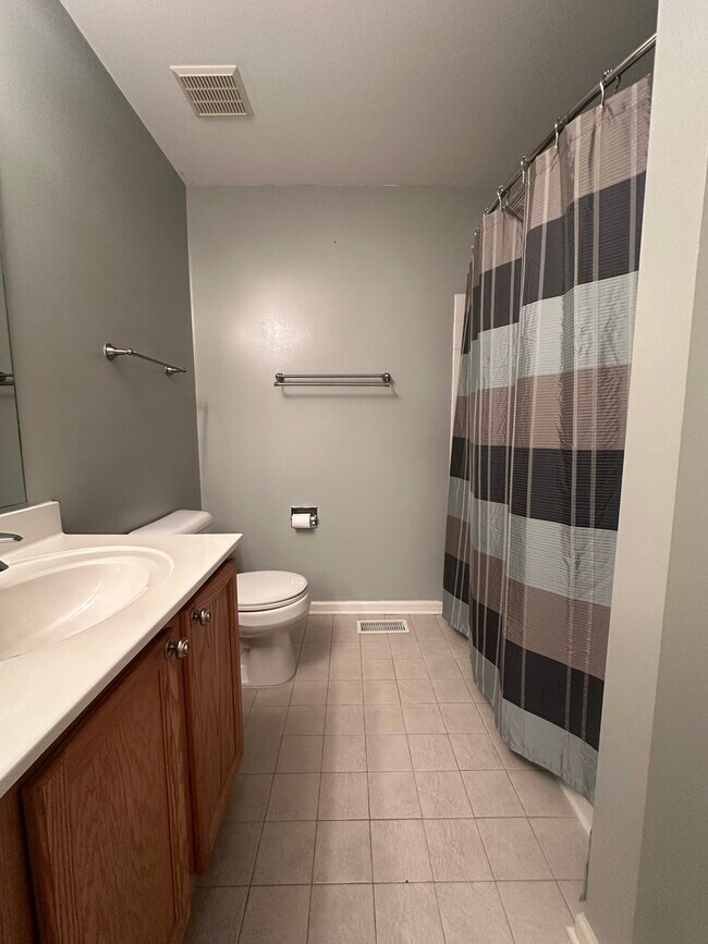 Building Photo - 2409 Golf Ridge Cir