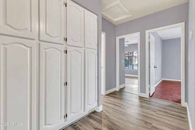 Building Photo - MOVE IN SPECIALS!! 15 DAYS RENT FREE!! Stunning 4beds/2.5baths single-level home in the heart of ...