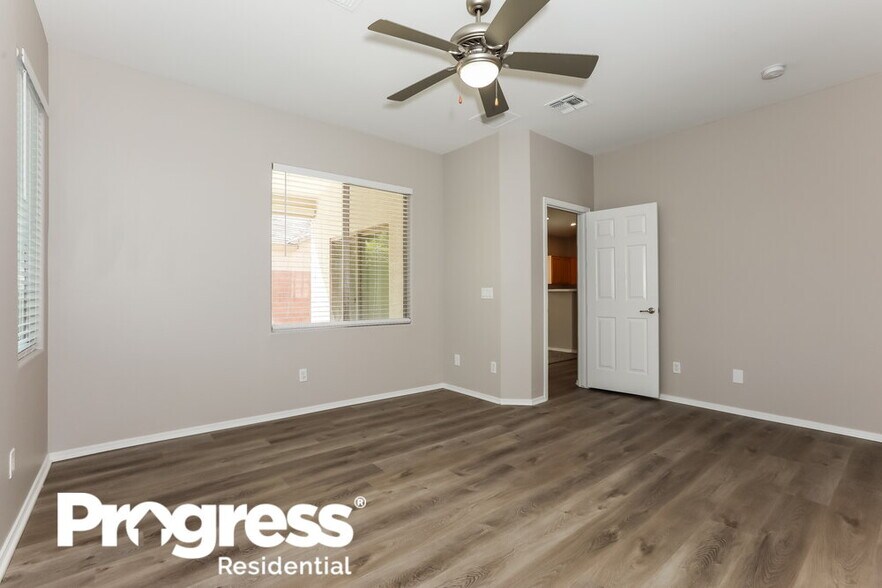 Building Photo - 4101 S Vineyard Ave