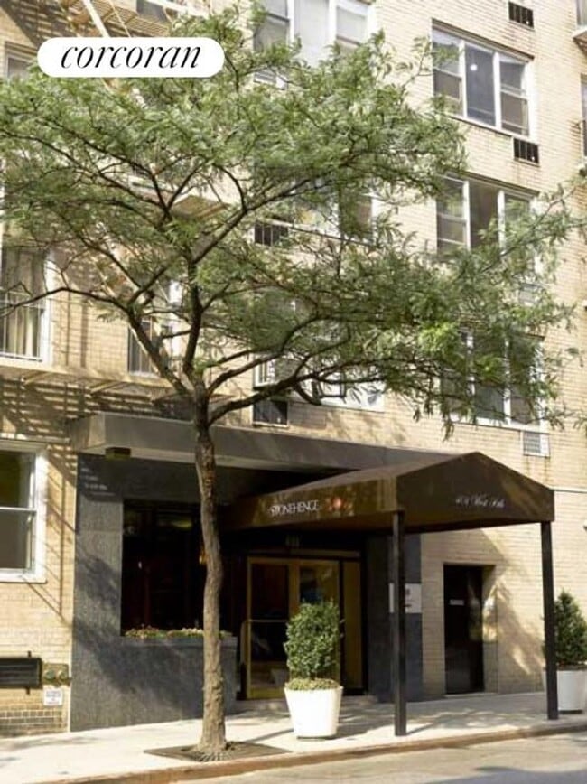Building Photo - 401 W 56th St