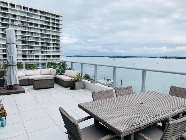 Building Photo - 1541 Brickell Ave