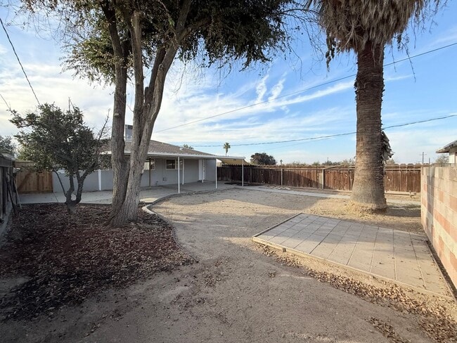 Building Photo - 606 Pierce St